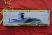 images/productimages/small/BOREI-CLASS Russian Nuclear Ballistic Submarine VLADIMI MONOMAKH Zvezda 9058 doos.jpg